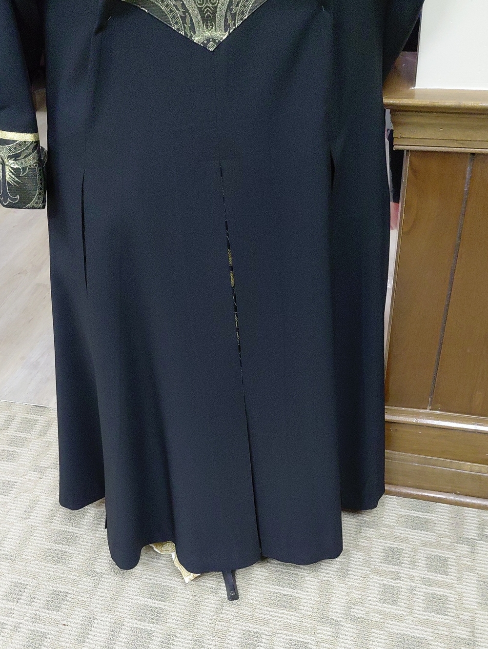 Woman's  Designer Robe - Picture 7 of 7